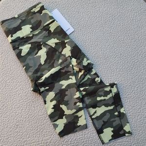 **SOLD**Lululemon Athletica Fast and Free Crop 23" Size 14